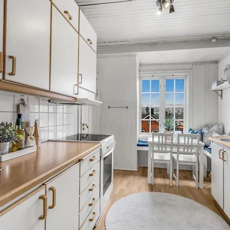 Apartment Close To Center Available For *